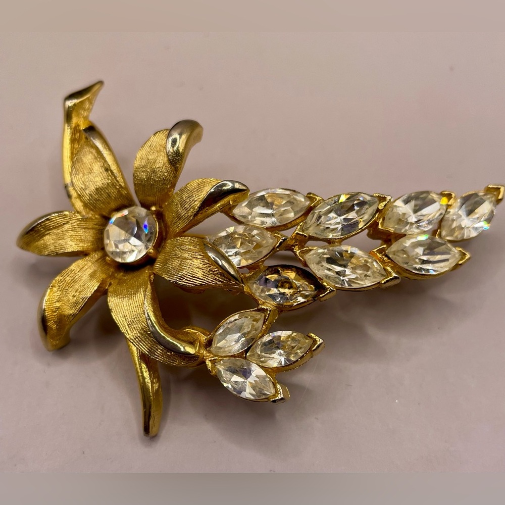 Vintage Elegant Gold Floral Brooch Pin with Crystal Accents